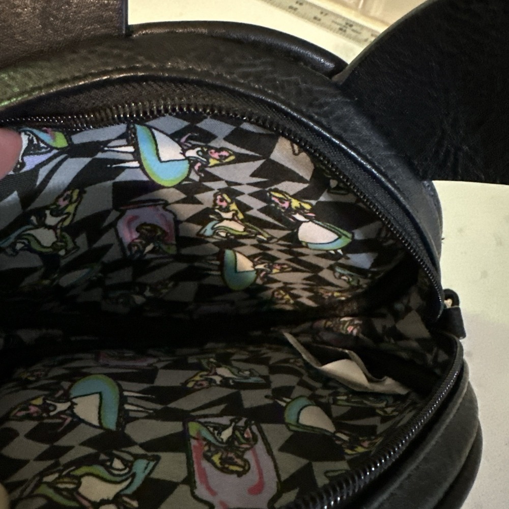 DISNEY ALICE IN WONDERLAND RABBIT EAR CLOCK‎ CROSSBODY BAG 7" dia - Picture 4 of 9